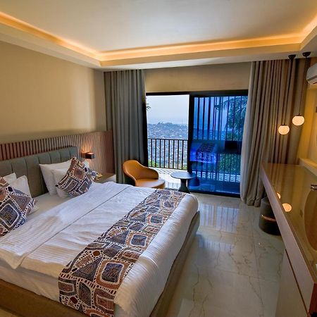 The Country Lodge Hotel Фрийтаун Екстериор снимка