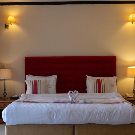 The Country Lodge Hotel Фрийтаун Екстериор снимка