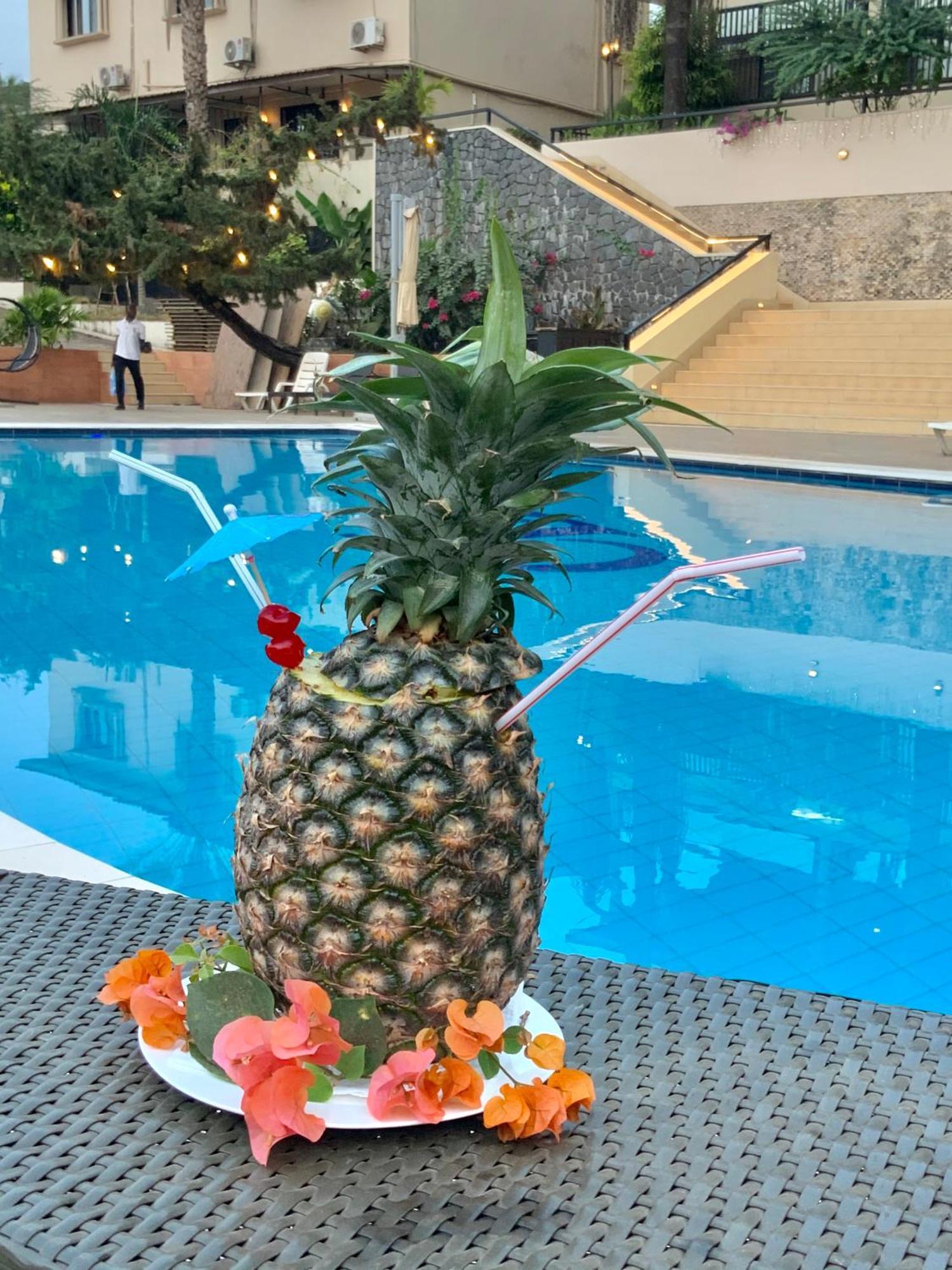 The Country Lodge Hotel Фрийтаун Екстериор снимка