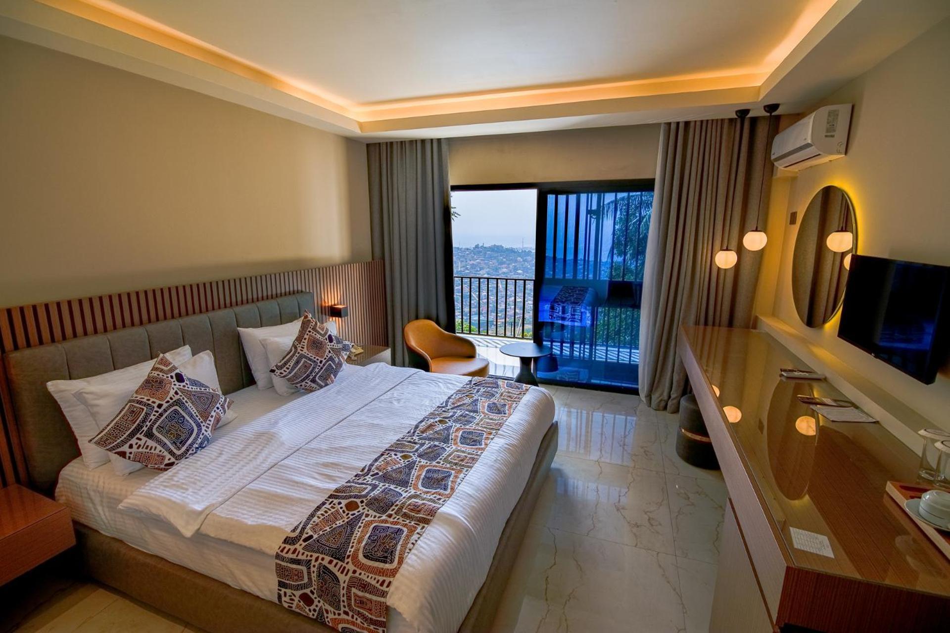 The Country Lodge Hotel Фрийтаун Екстериор снимка