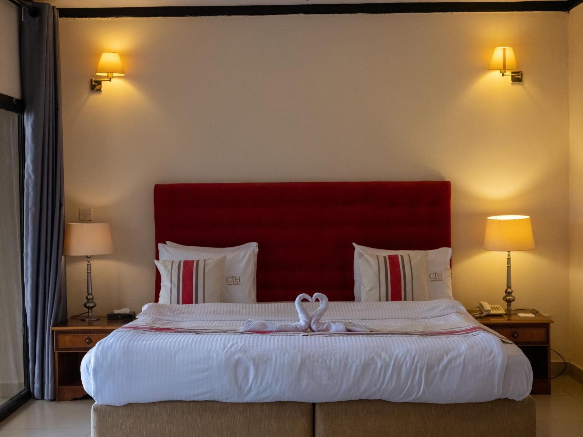 The Country Lodge Hotel Фрийтаун Екстериор снимка