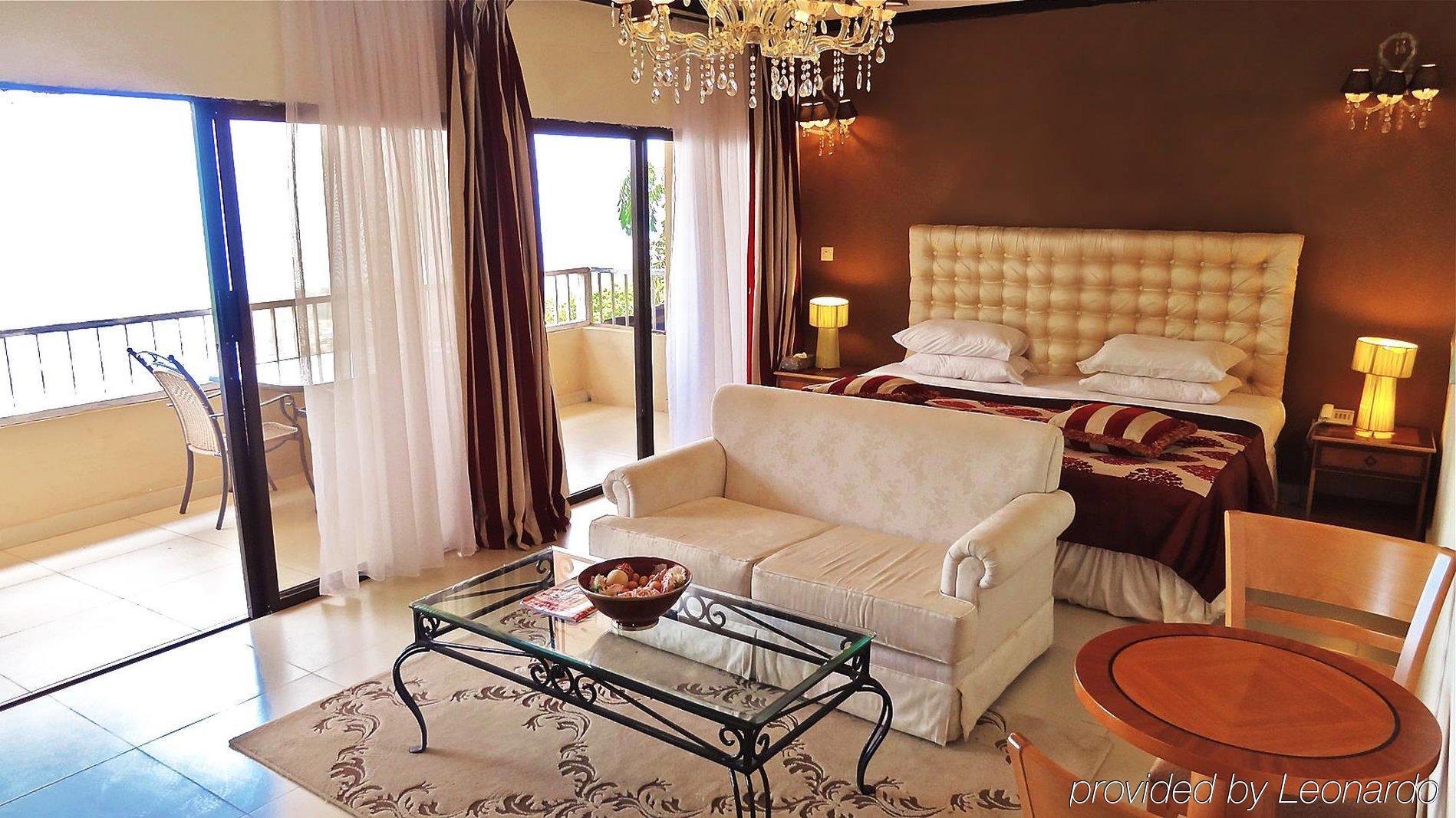 The Country Lodge Hotel Фрийтаун Екстериор снимка