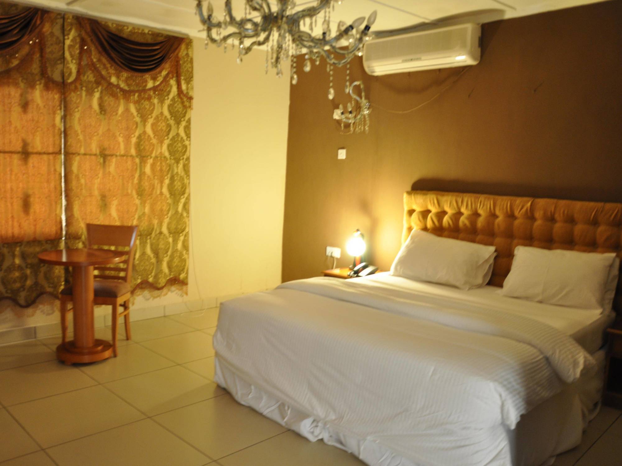 The Country Lodge Hotel Фрийтаун Екстериор снимка