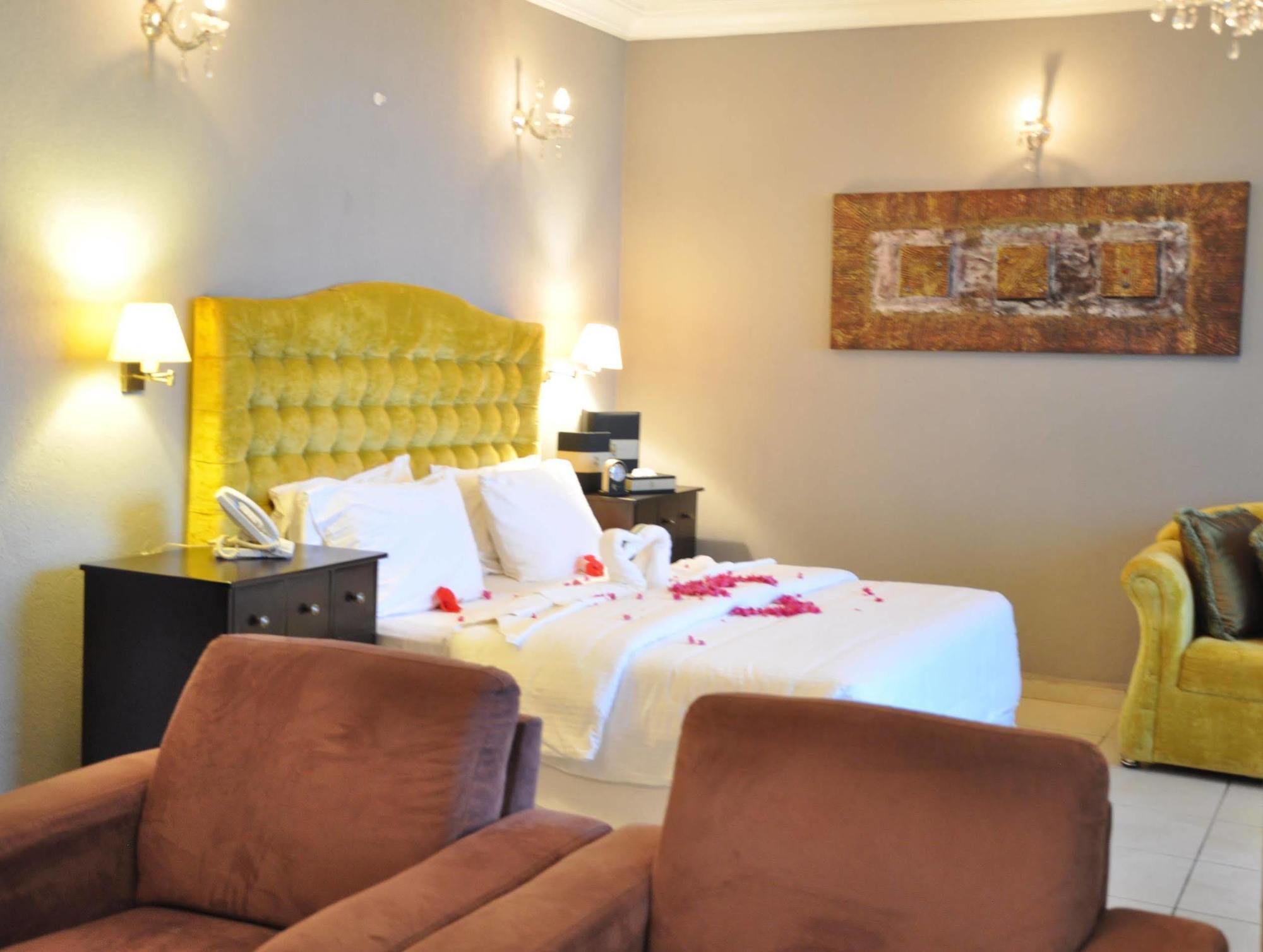 The Country Lodge Hotel Фрийтаун Екстериор снимка