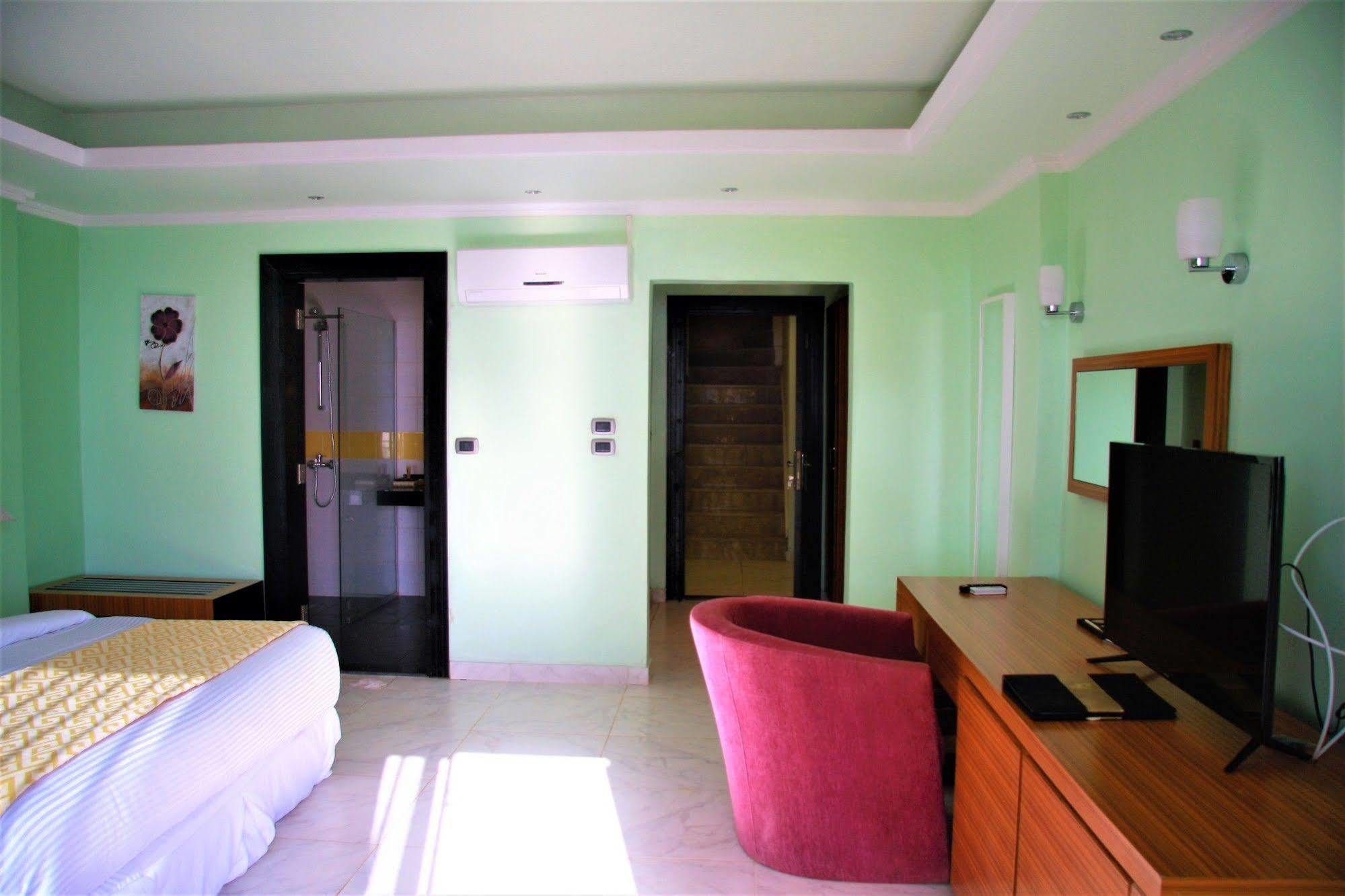 The Country Lodge Hotel Фрийтаун Екстериор снимка