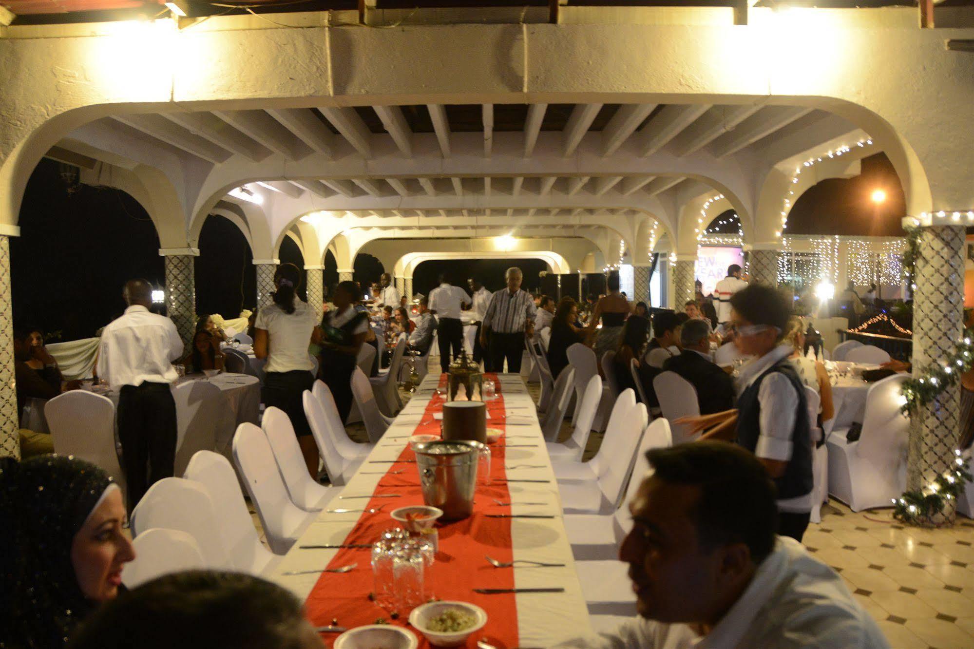 The Country Lodge Hotel Фрийтаун Екстериор снимка
