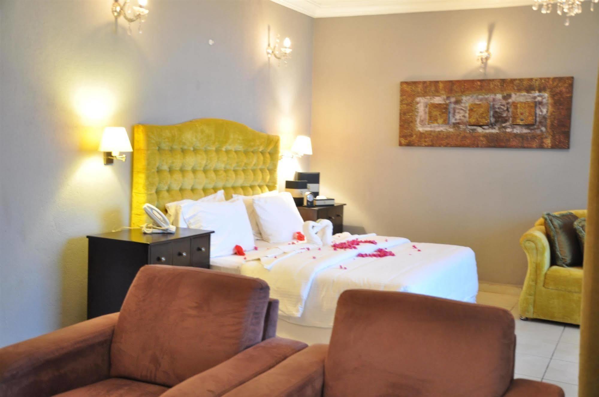 The Country Lodge Hotel Фрийтаун Екстериор снимка