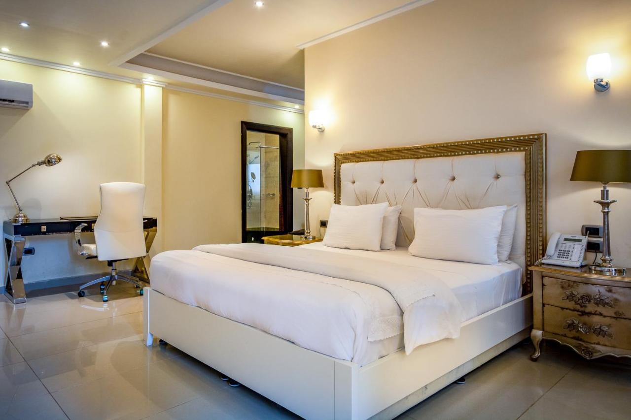 The Country Lodge Hotel Фрийтаун Екстериор снимка