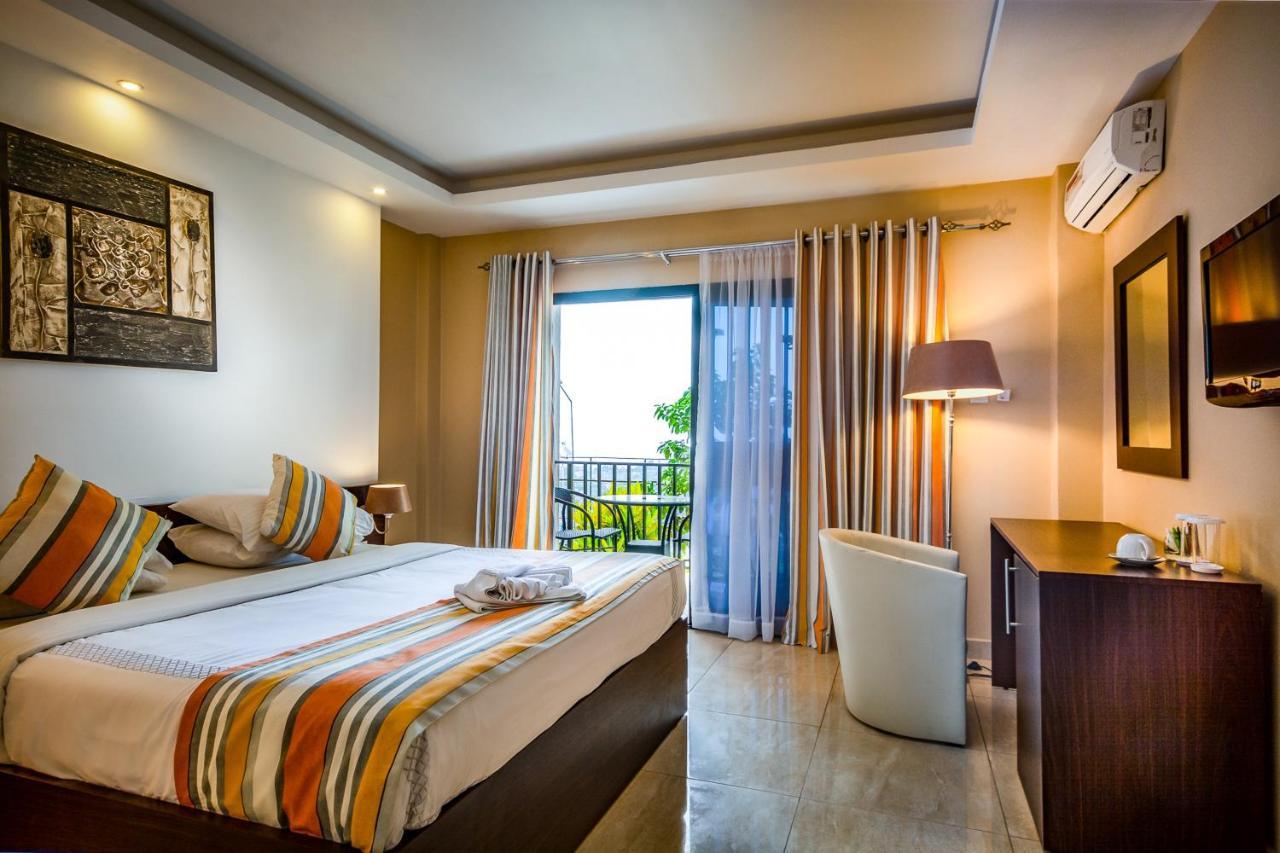 The Country Lodge Hotel Фрийтаун Екстериор снимка